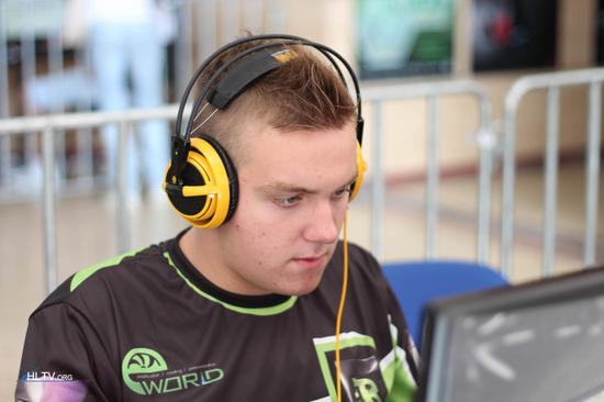 Invictus Gaming 以一场胜利晋级！ Invictus Gaming vs FunPlus Phoenix 首发阵容： TheShy vs sheer