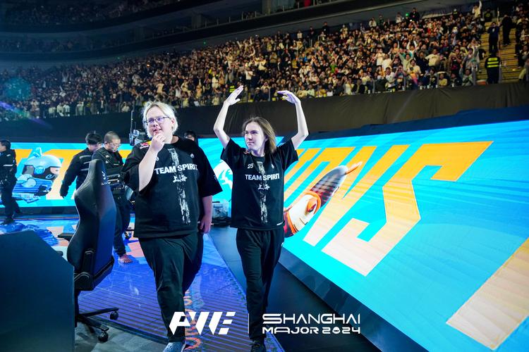 Zeka 是一个纯粹的外行。 Zeus 的标志性英雄 Shen 是纯粹的。 Hanwha Life Esports 4 vs 5 团队消灭了对手，赢得了第一场比赛。