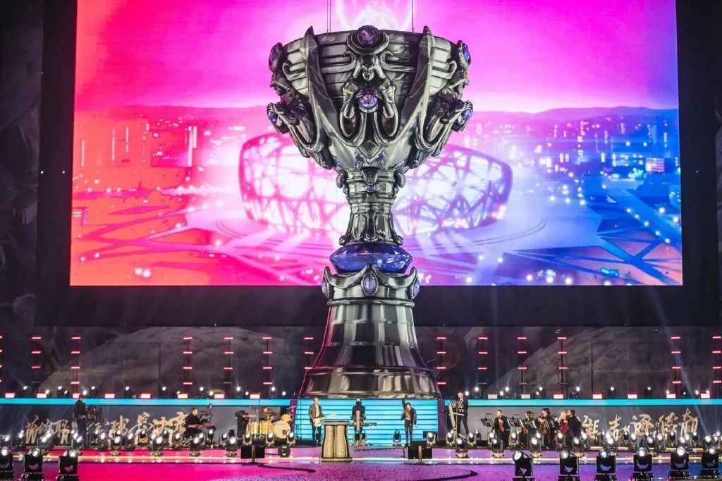 还没调整吗？ Top Esports 排名情况： Kanavi 对 jungle Noxus 情有独钟，mid、jungle 和 support 都在红色区域