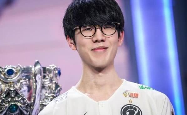 Aki：AL经理一直跟我讲Xiaohao是世一野，明天我要把他赢下