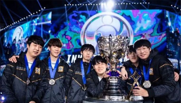 全球PUBGx布加迪联名上线！复古风迷你游戏“鸡地求生”回归